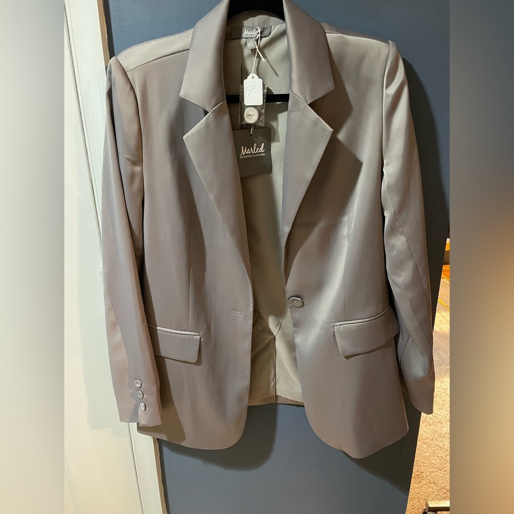 Marled (reunited clothing)
Women’s Metallic one button blazer 
Size small